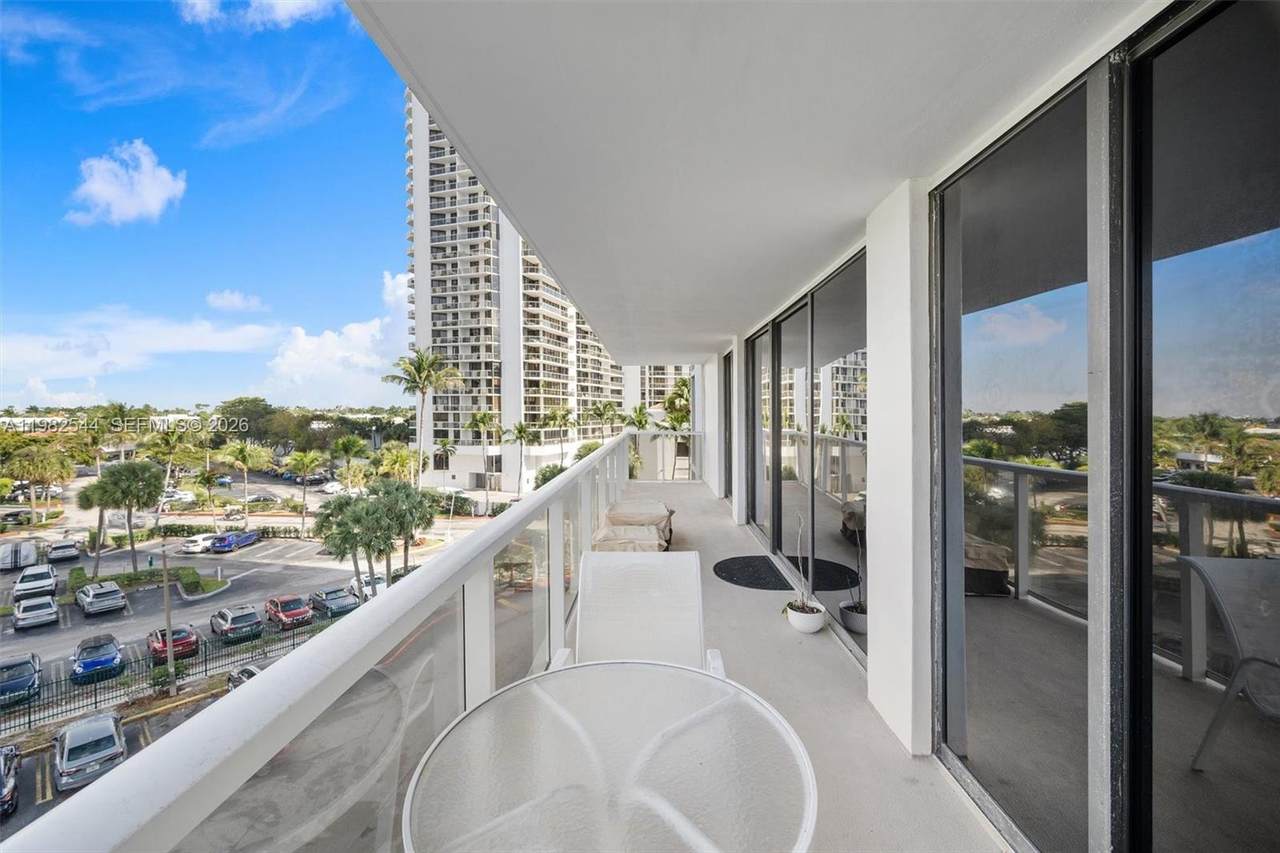 https://bt-photos.global.ssl.fastly.net/miami/1280_boomver_1_A11982544-2.jpg