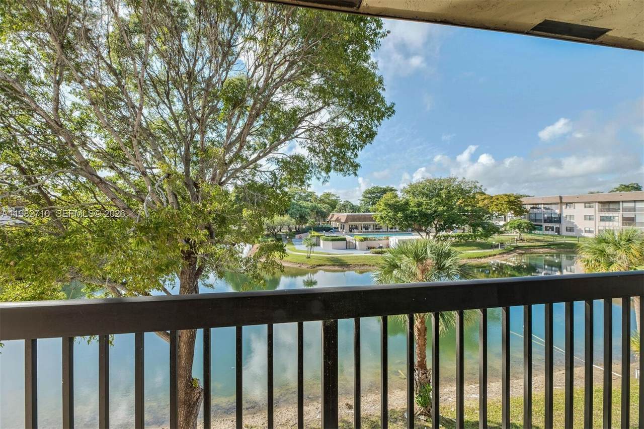 4955 Sabal Palm Blvd - Photo 1