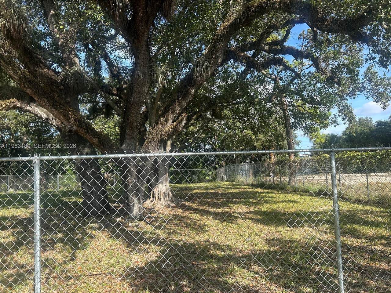 https://bt-photos.global.ssl.fastly.net/miami/1280_boomver_1_A11983180-2.jpg