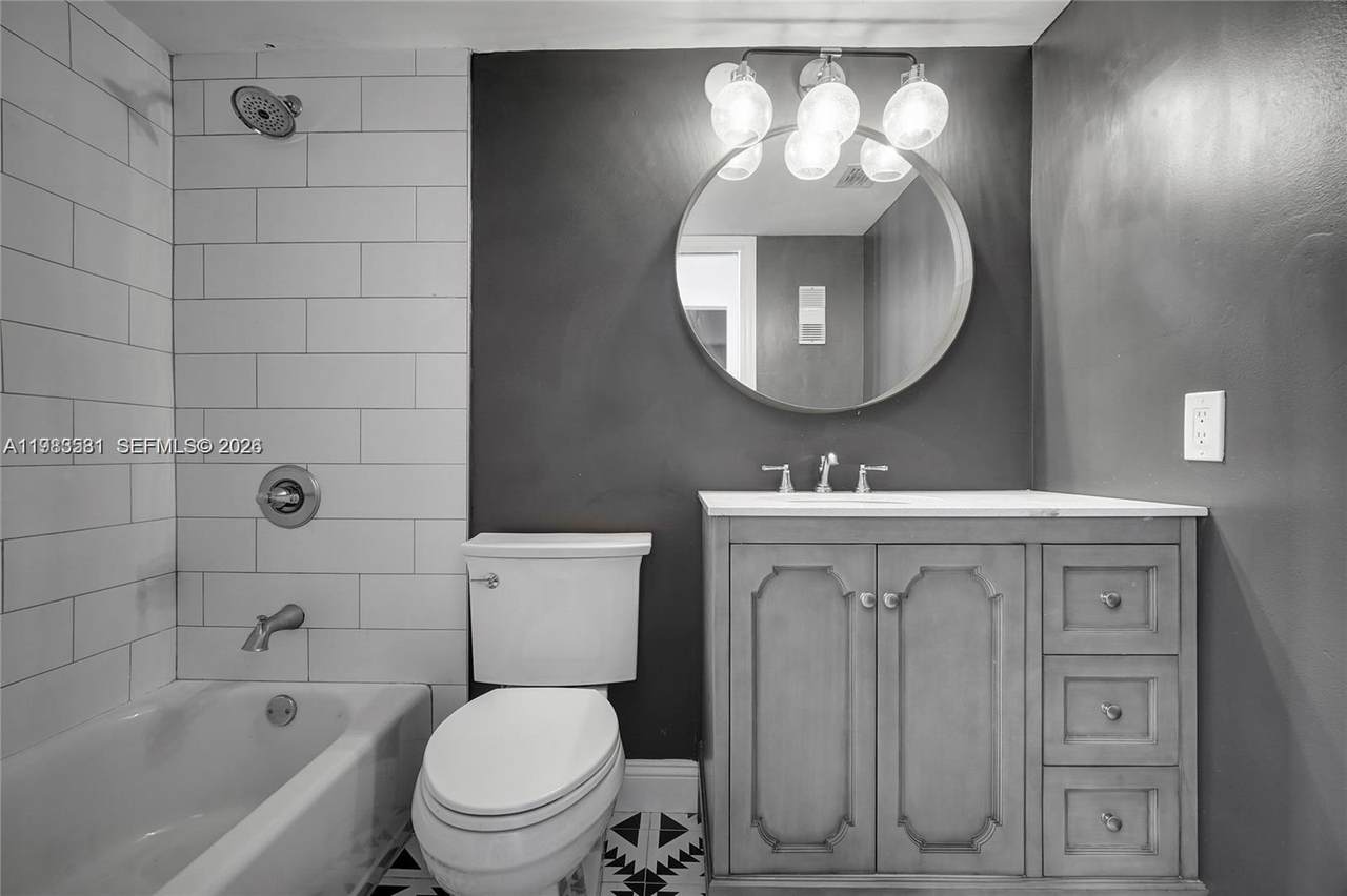 3100 Rolling Hills Cir - Photo 1