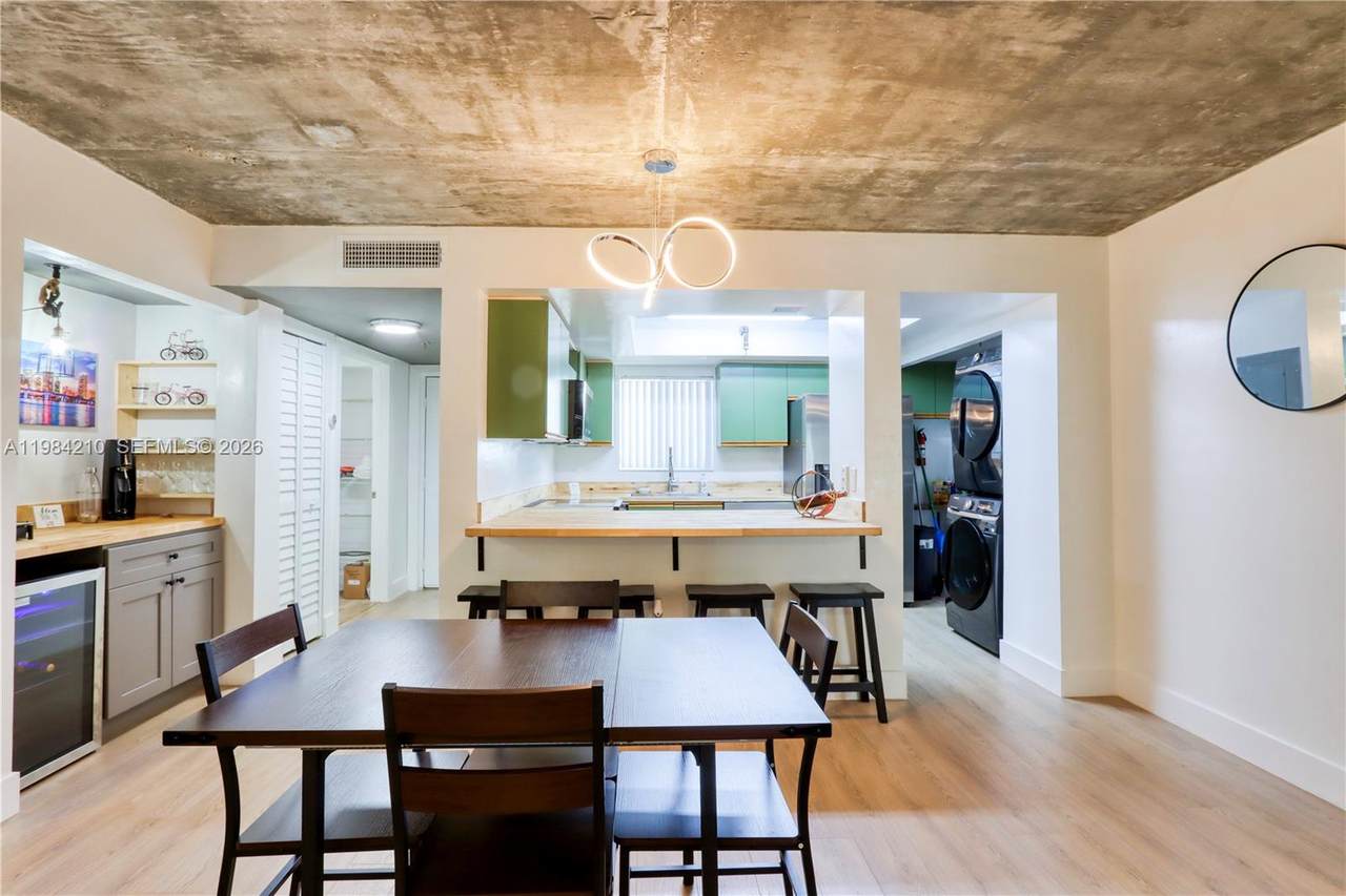 201 7th St - Photo 1