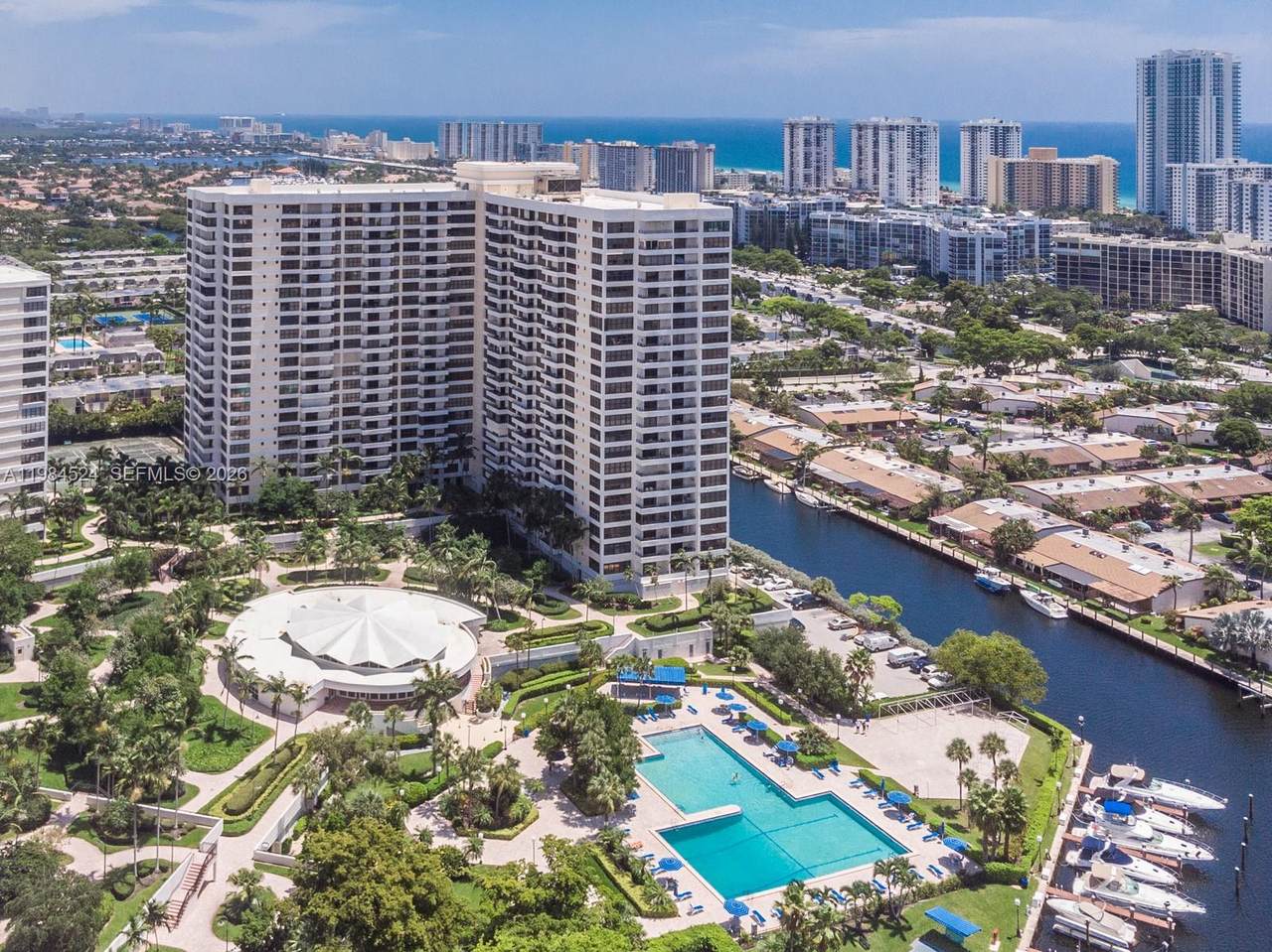 2500 Parkview Dr - Photo 1