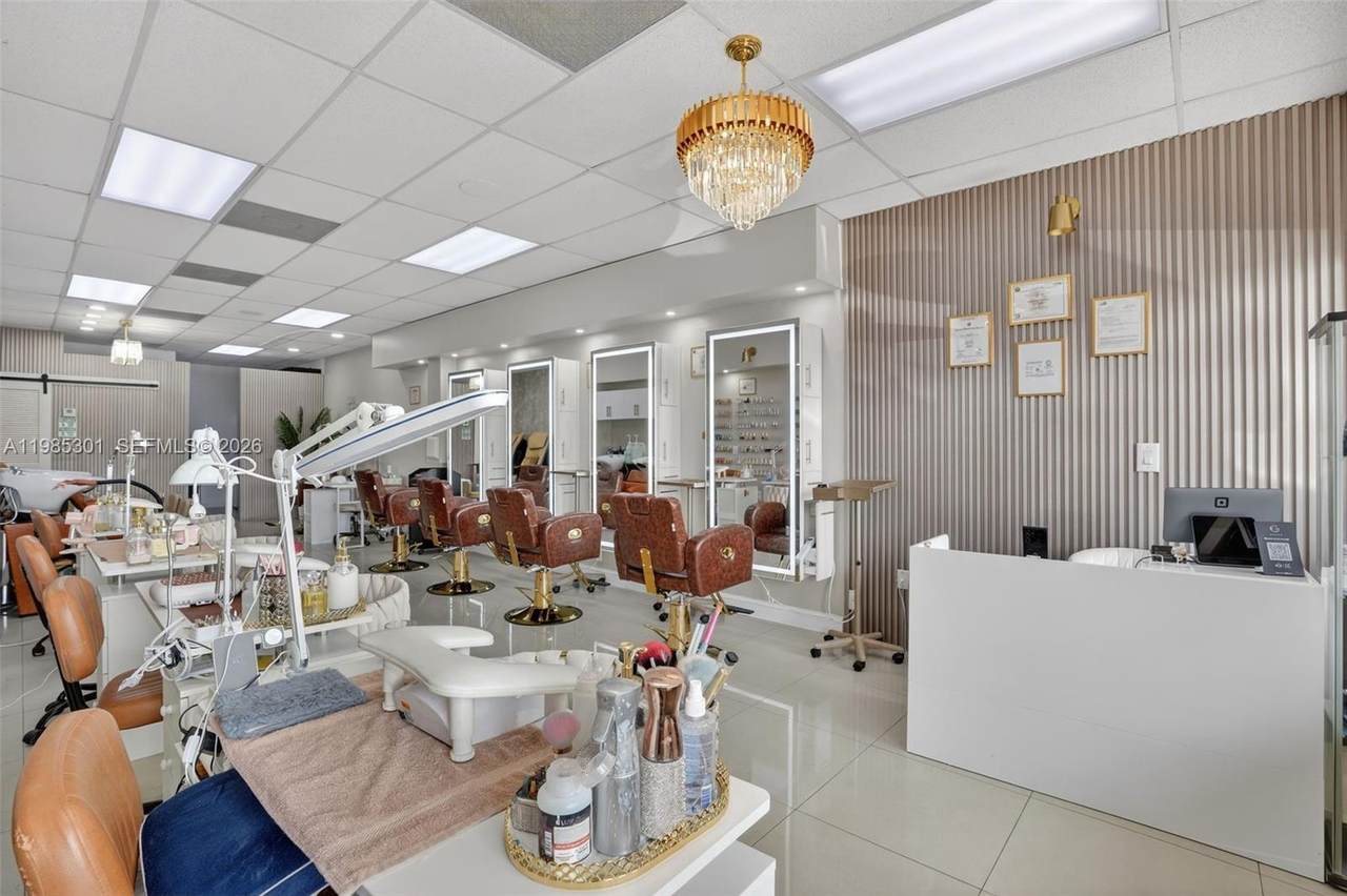 Full Service Beauty Salon On 8 Street - Photo 1