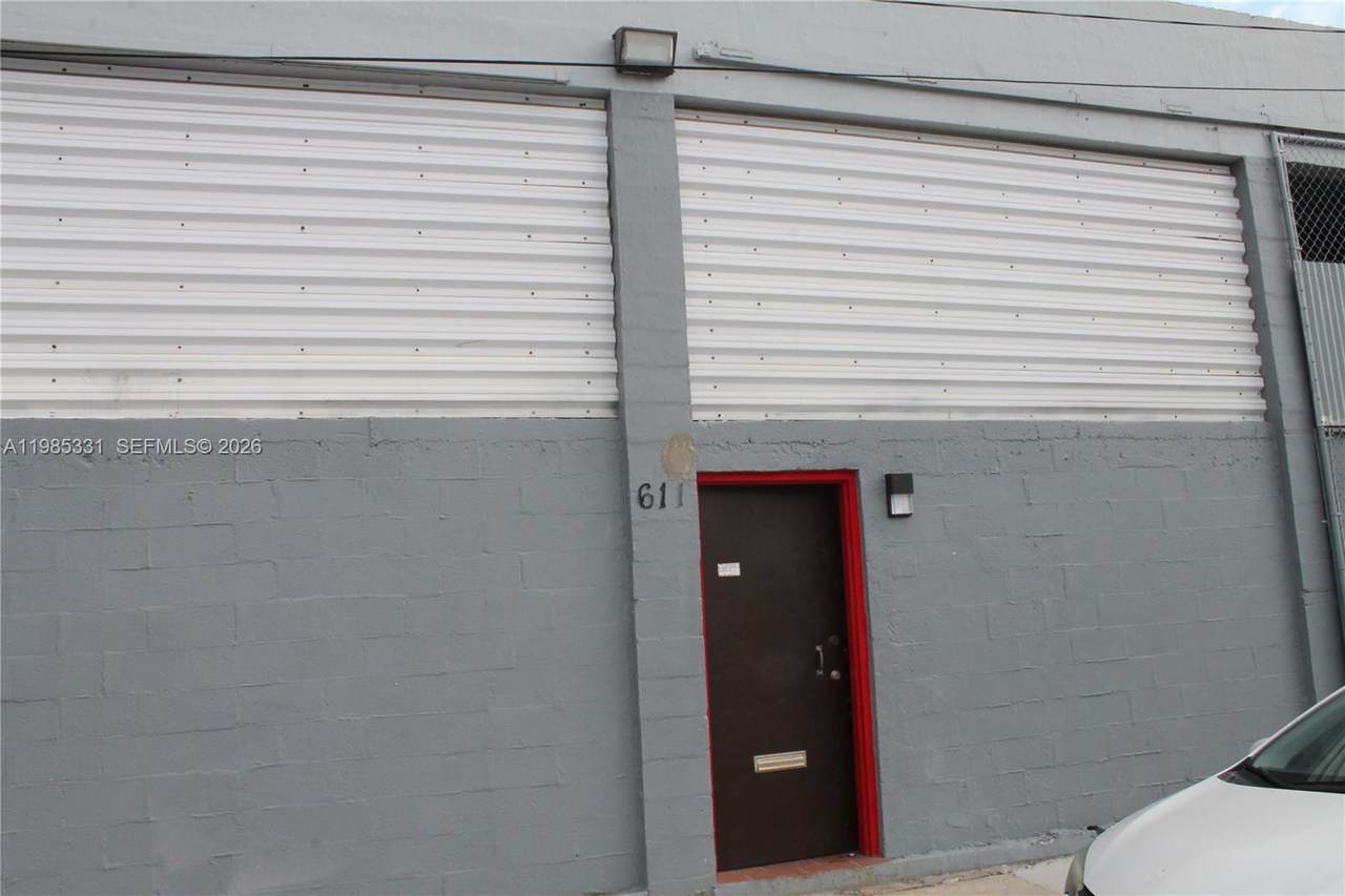 611 11th St - Photo 1
