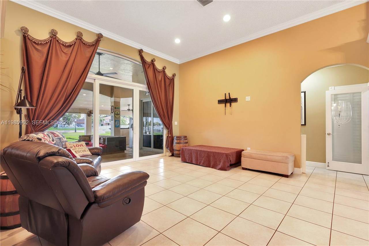 https://bt-photos.global.ssl.fastly.net/miami/1280_boomver_1_A11985962-2.jpg