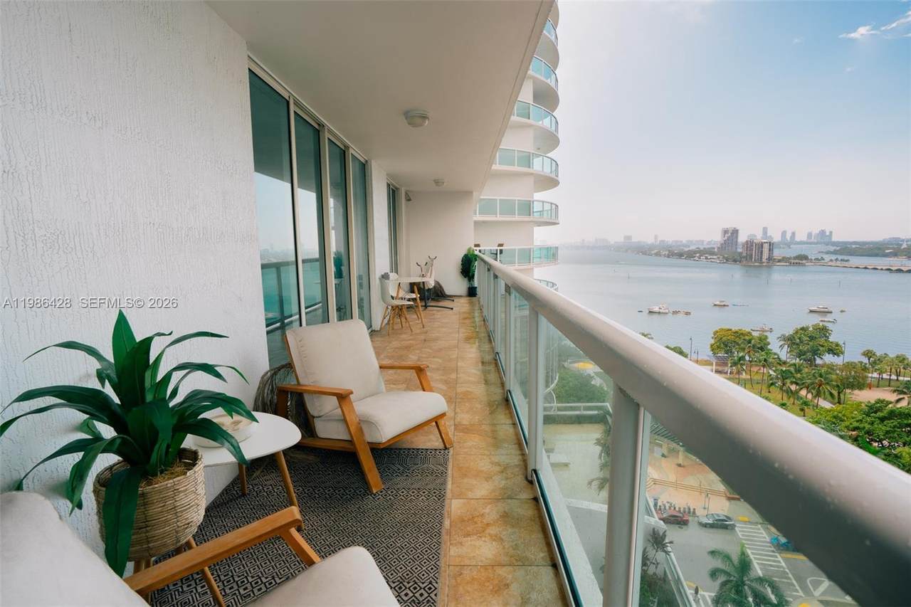 1800 Bayshore Dr - Photo 1