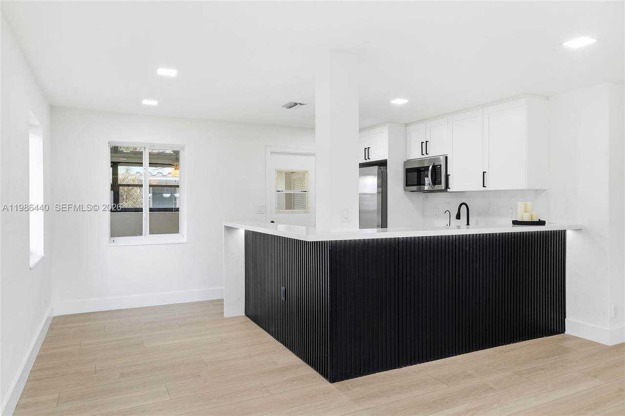 921 32nd Ave - Photo 1