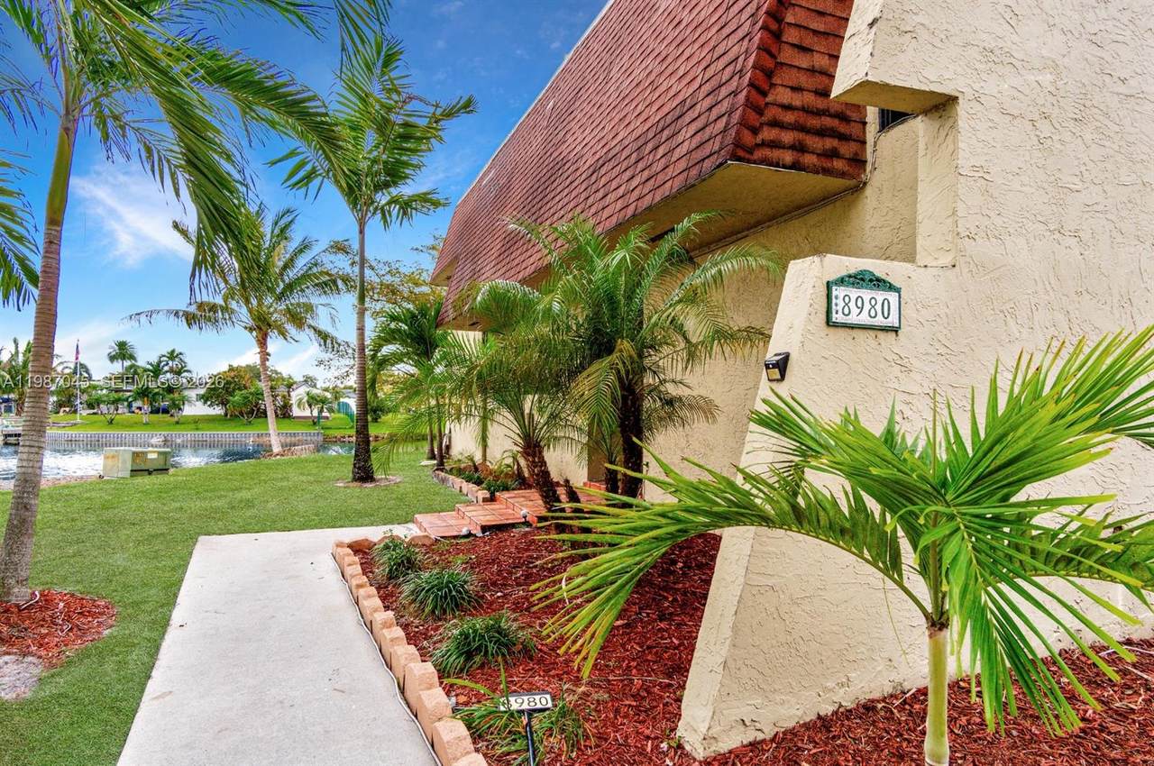 8980 Palm Tree Ln - Photo 1