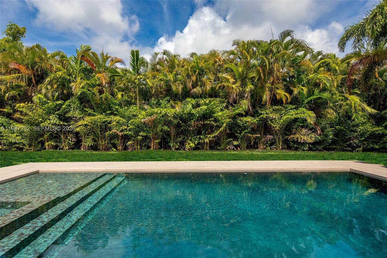 https://bt-photos.global.ssl.fastly.net/miami/1280_boomver_1_A11987292-2.jpg