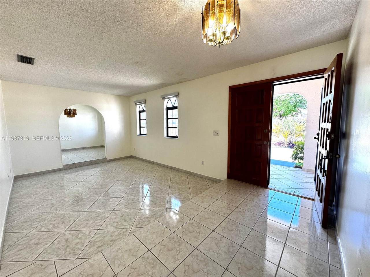 https://bt-photos.global.ssl.fastly.net/miami/1280_boomver_1_A11987319-2.jpg
