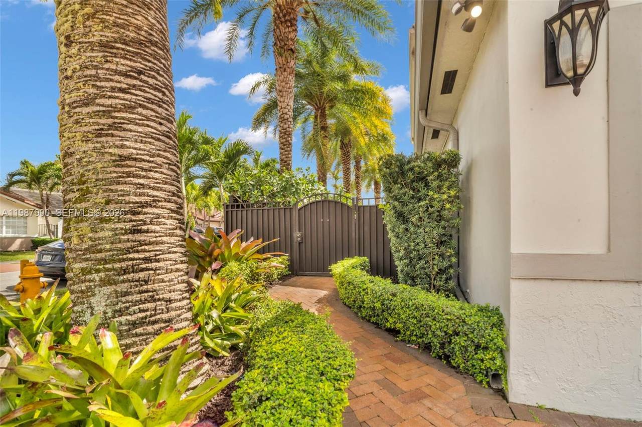 https://bt-photos.global.ssl.fastly.net/miami/1280_boomver_1_A11987900-2.jpg