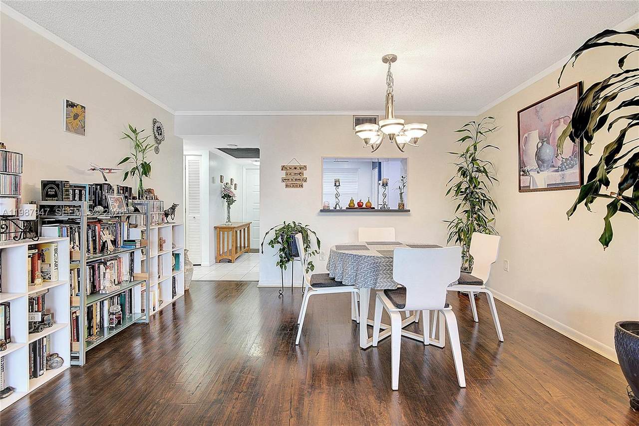 1100 Colony Point Cir - Photo 1