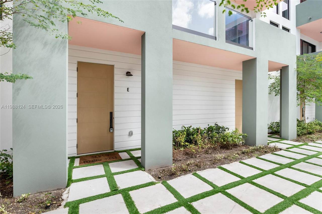 721 11th Street - Photo 1
