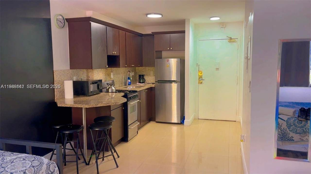 710 Washington Ave - Photo 1