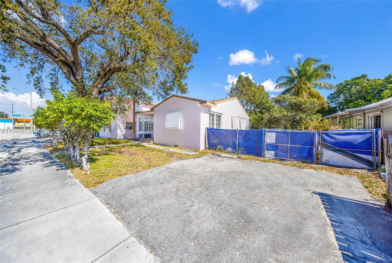 605 34th Ave - Photo 1