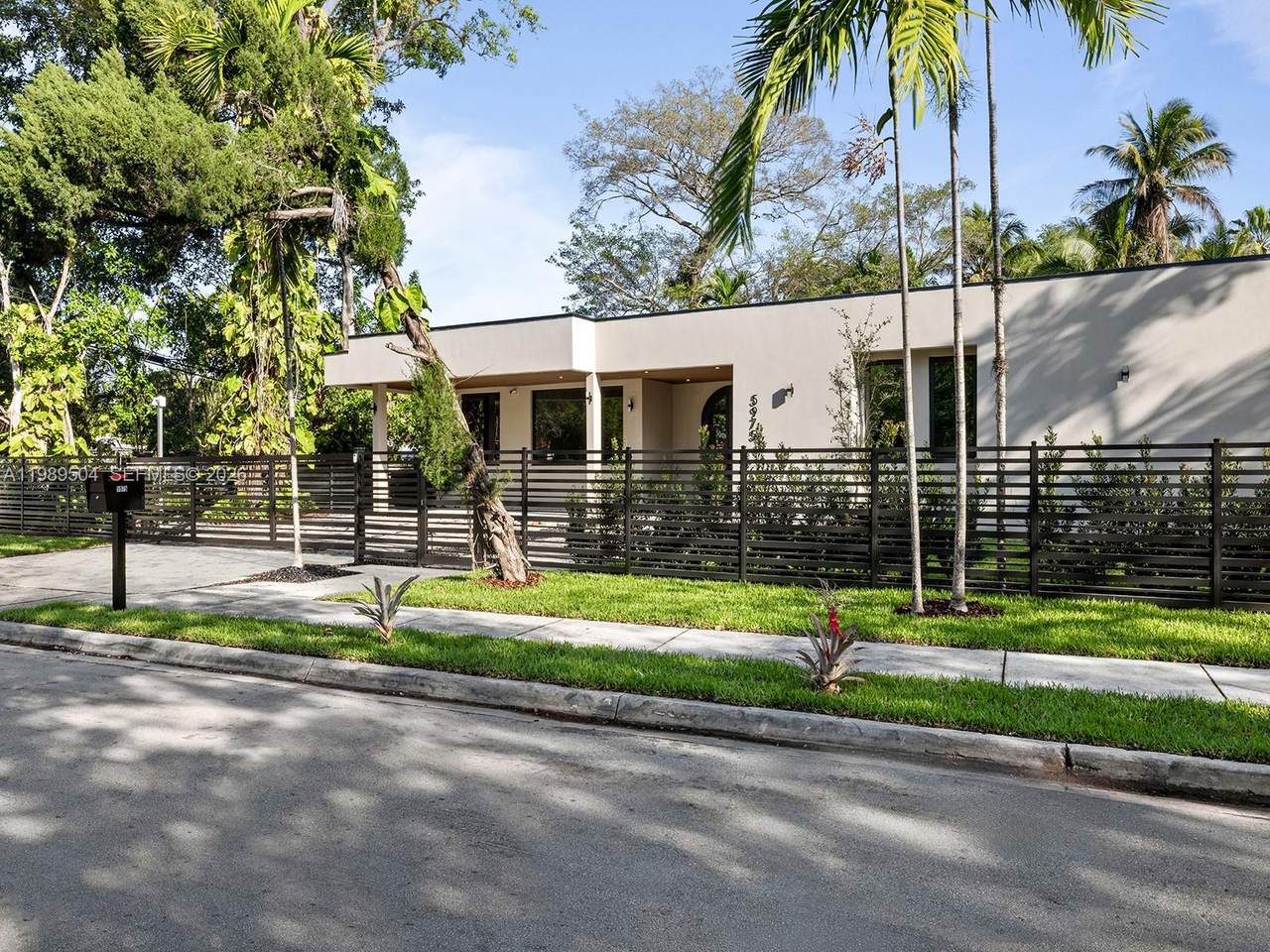 https://bt-photos.global.ssl.fastly.net/miami/1280_boomver_1_A11989504-2.jpg