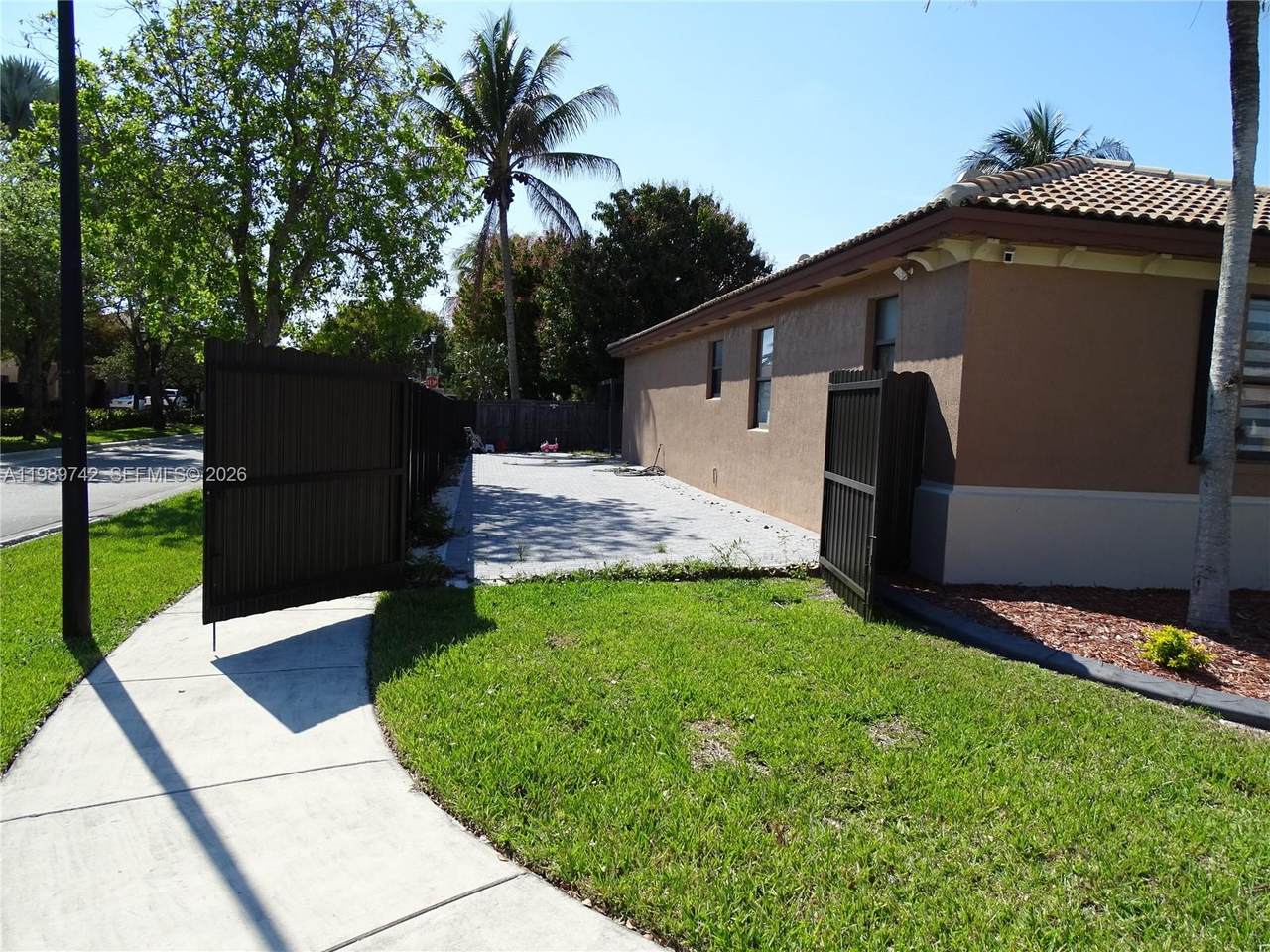 https://bt-photos.global.ssl.fastly.net/miami/1280_boomver_1_A11989742-2.jpg