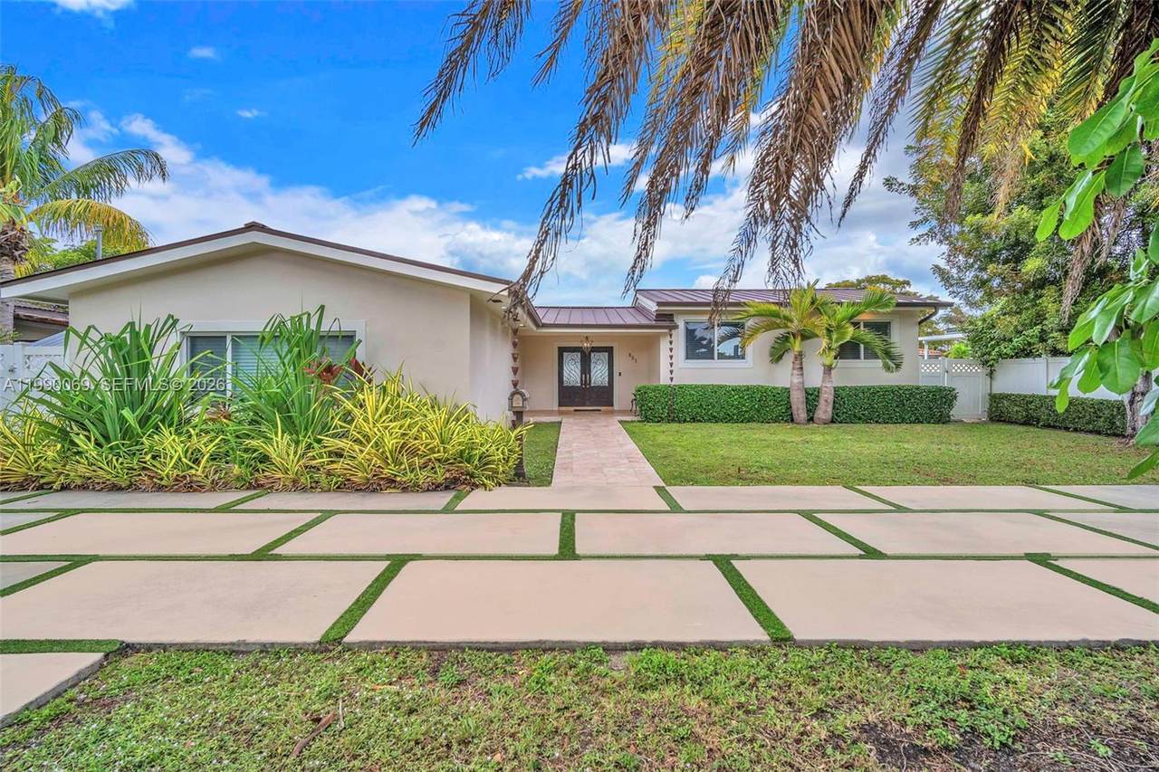 851 Bluebird Ave - Photo 1