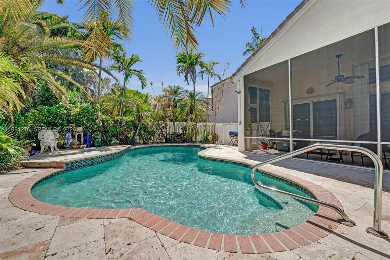 1080 Briar Ridge Rd - Photo 1