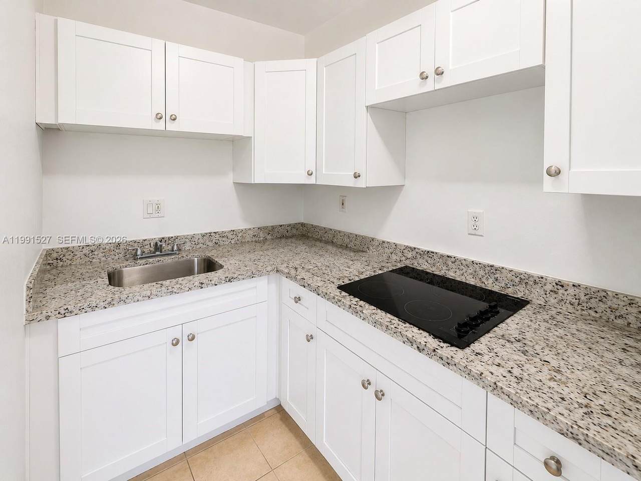 2047 Lincoln Ave - Photo 1