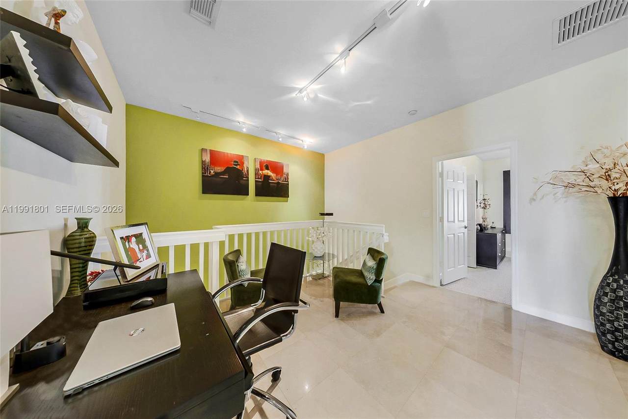 https://bt-photos.global.ssl.fastly.net/miami/1280_boomver_1_A11991801-2.jpg