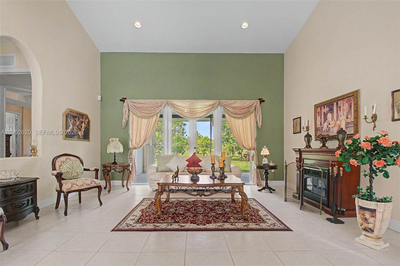 https://bt-photos.global.ssl.fastly.net/miami/1280_boomver_1_A11992620-2.jpg