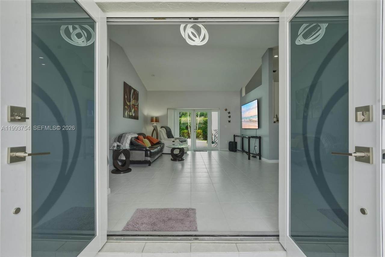 https://bt-photos.global.ssl.fastly.net/miami/1280_boomver_1_A11993754-2.jpg