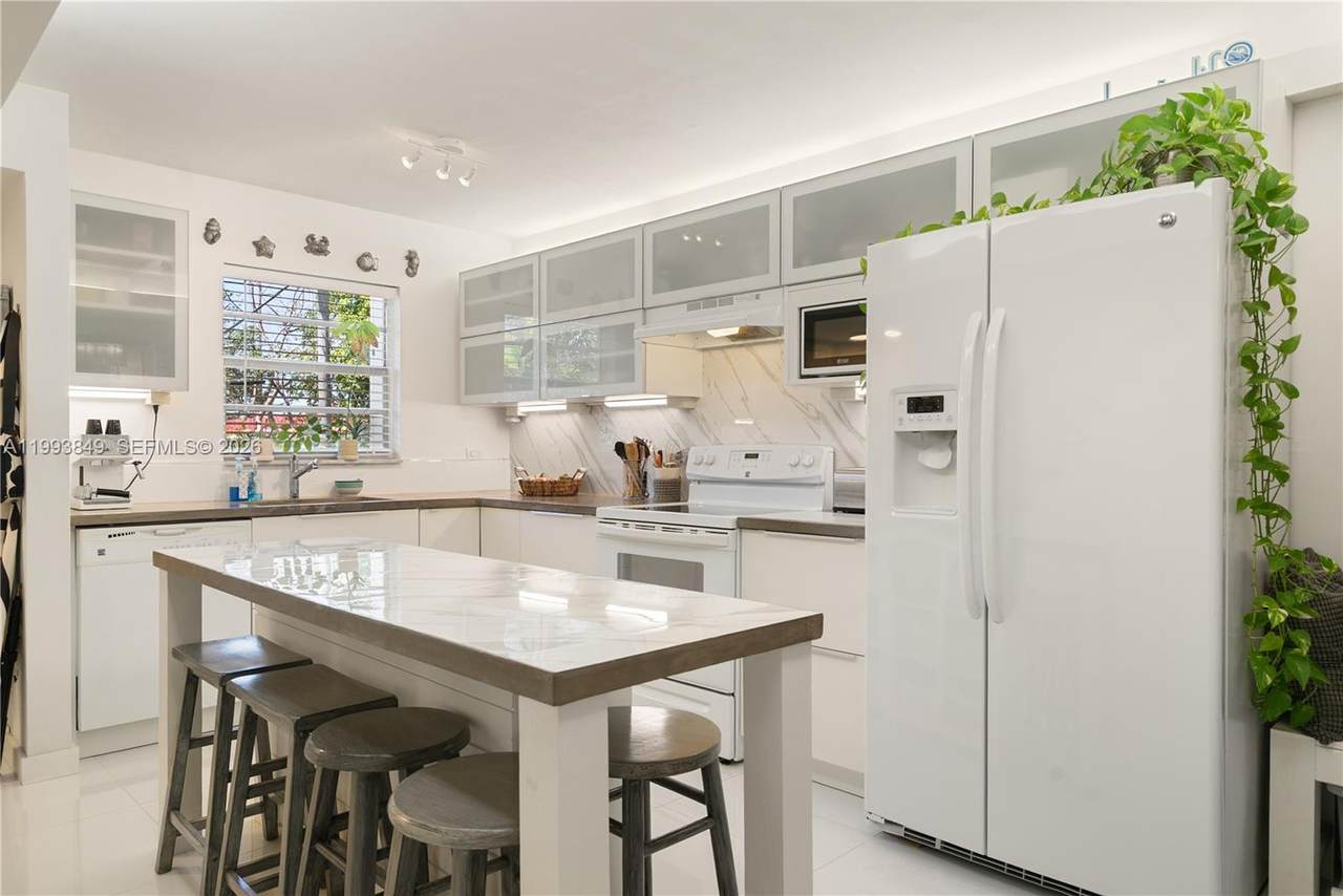 300 Ocean Dr - Photo 1