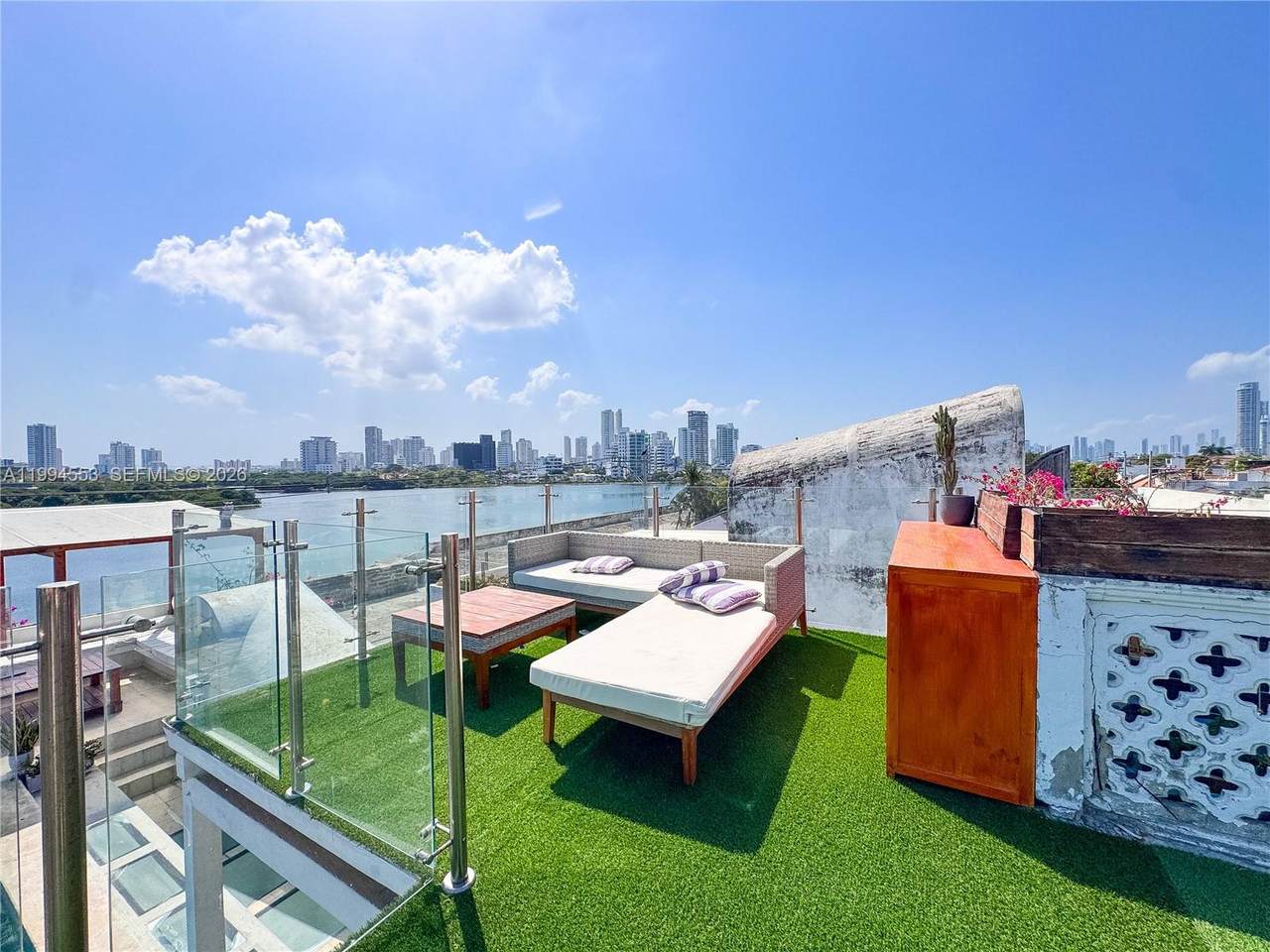https://bt-photos.global.ssl.fastly.net/miami/1280_boomver_1_A11994553-2.jpg