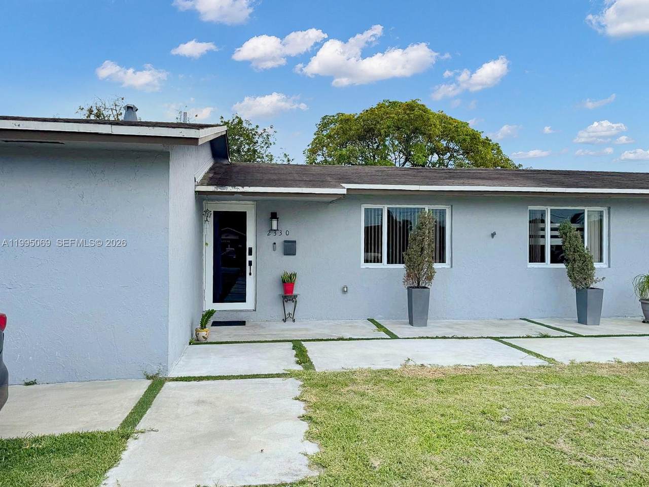 2330 6th Ct - Photo 1