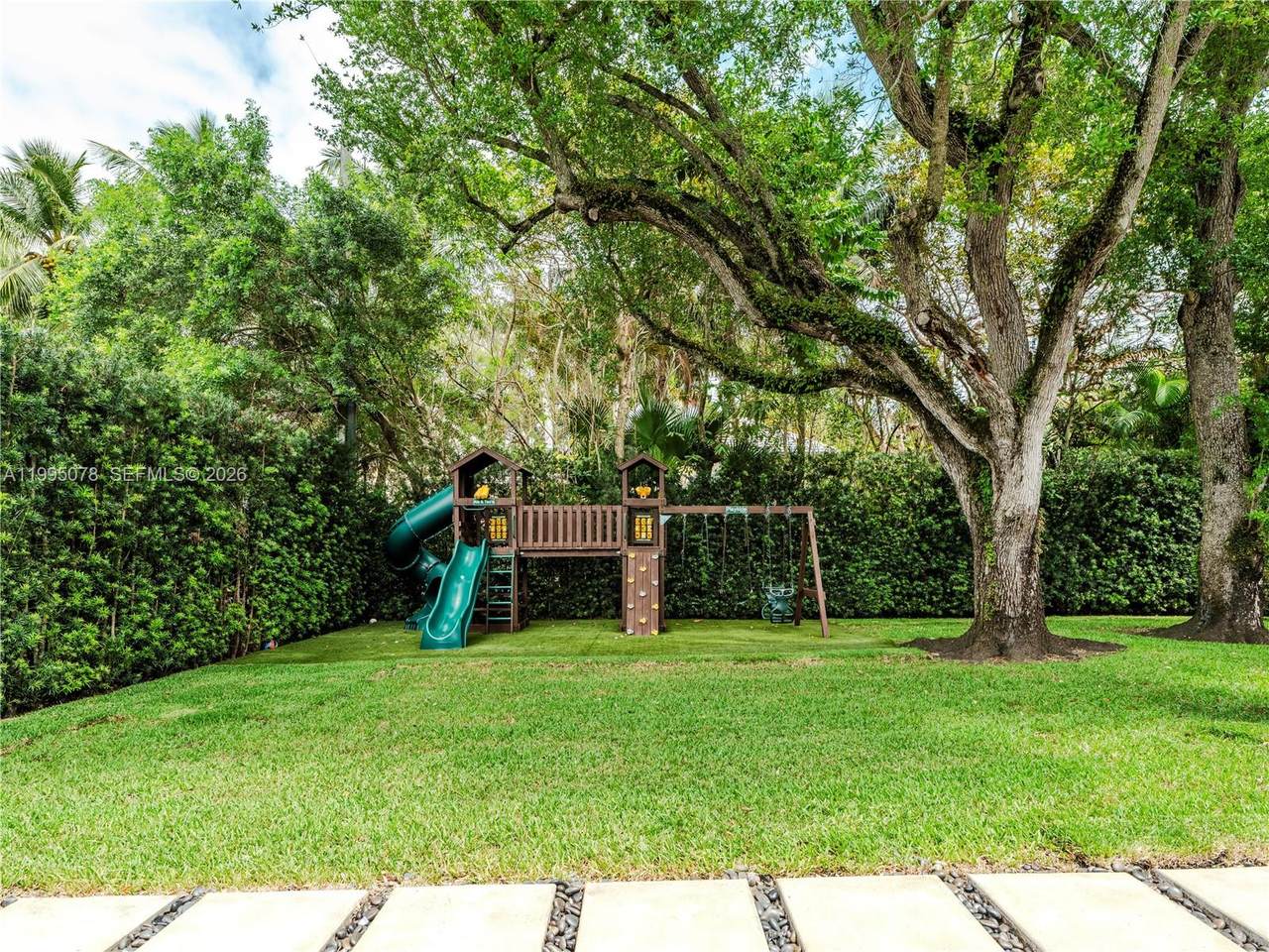 https://bt-photos.global.ssl.fastly.net/miami/1280_boomver_1_A11995078-2.jpg