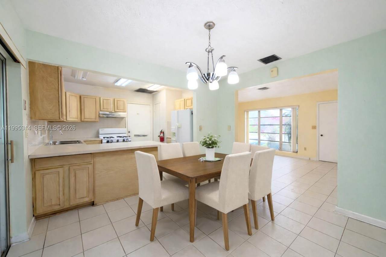 https://bt-photos.global.ssl.fastly.net/miami/1280_boomver_1_A11995314-2.jpg