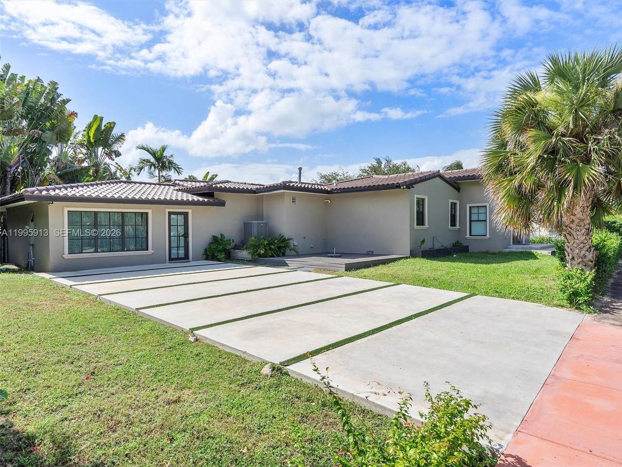 1500 Biarritz Dr - Photo 1