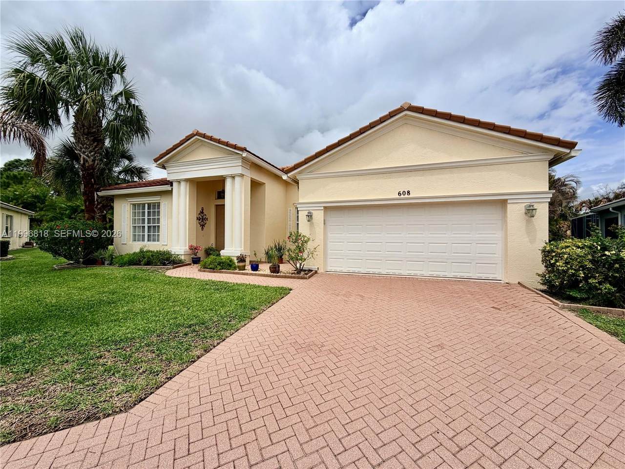 608 Chesapeake Ct - Photo 1