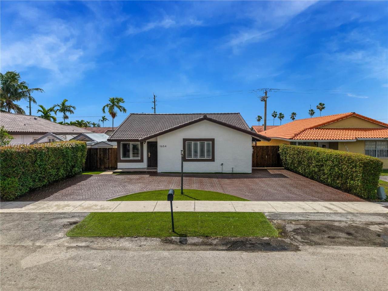 1654 138th Ct - Photo 1