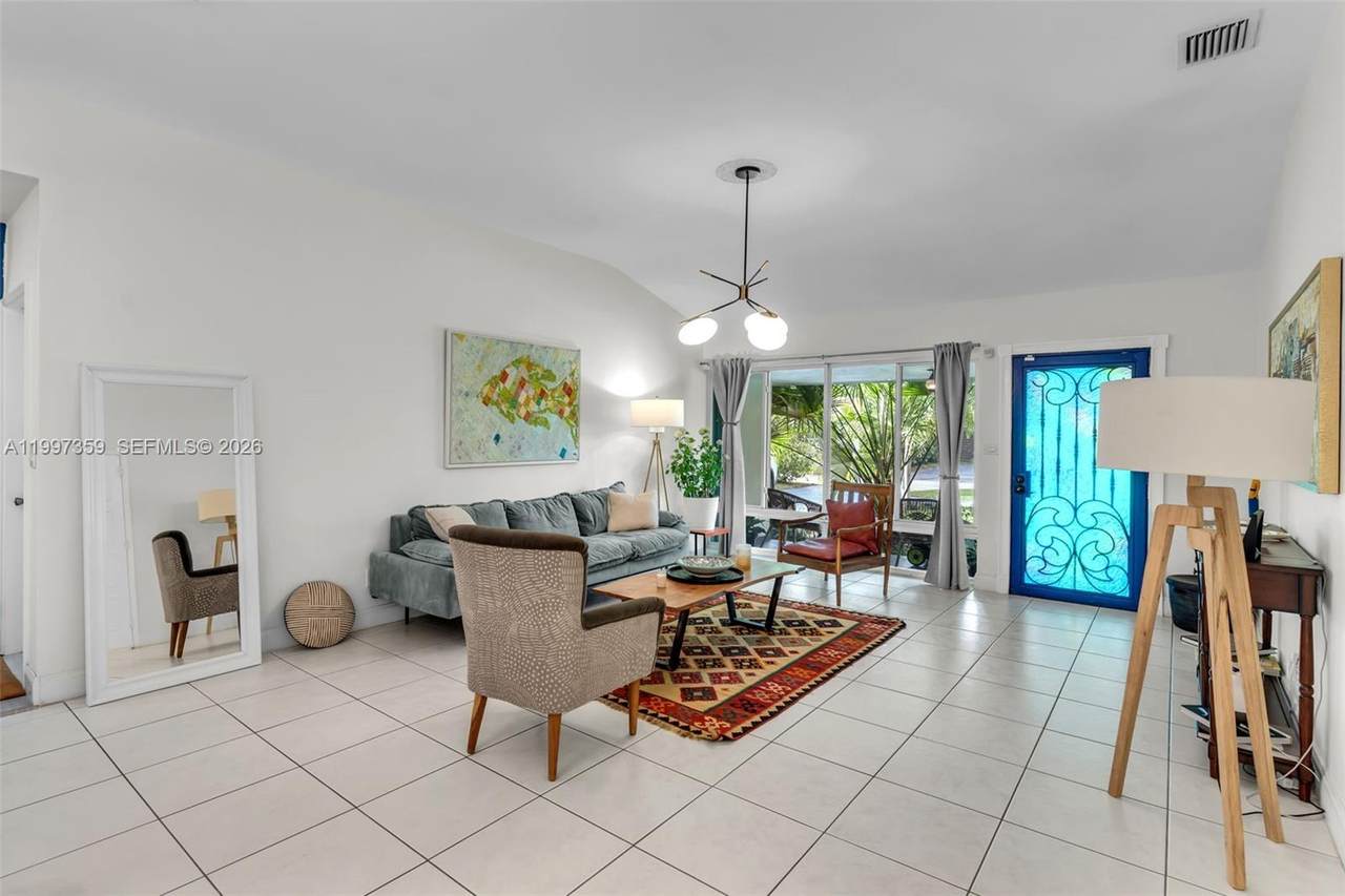 https://bt-photos.global.ssl.fastly.net/miami/1280_boomver_1_A11997359-2.jpg