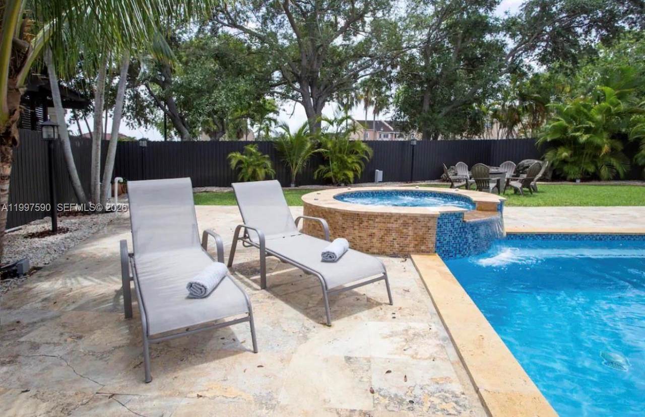 https://bt-photos.global.ssl.fastly.net/miami/orig_boomver_1_A11997590-2.jpg