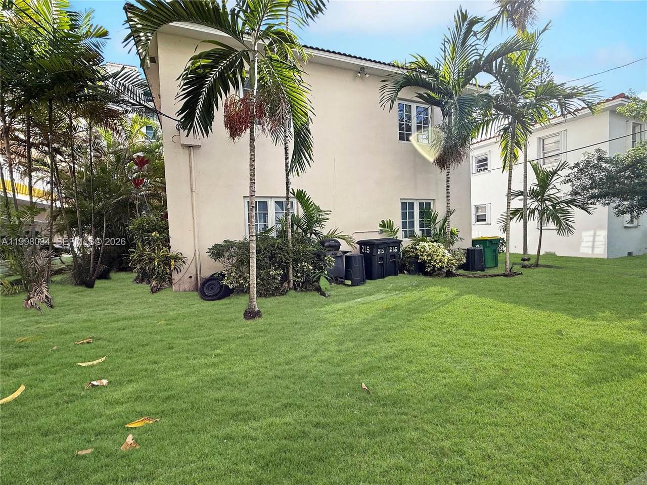 215 Sidonia Ave - Photo 1