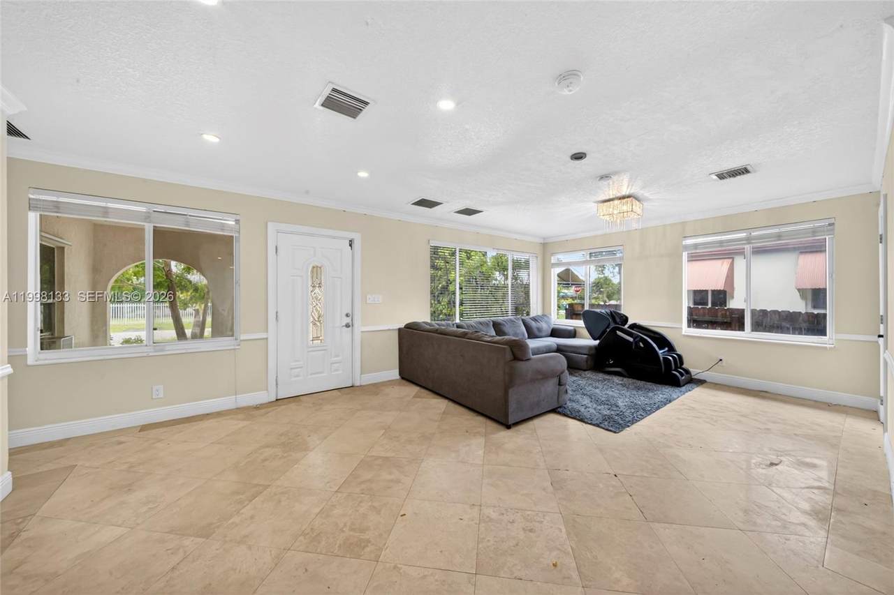 https://bt-photos.global.ssl.fastly.net/miami/1280_boomver_1_A11998133-2.jpg