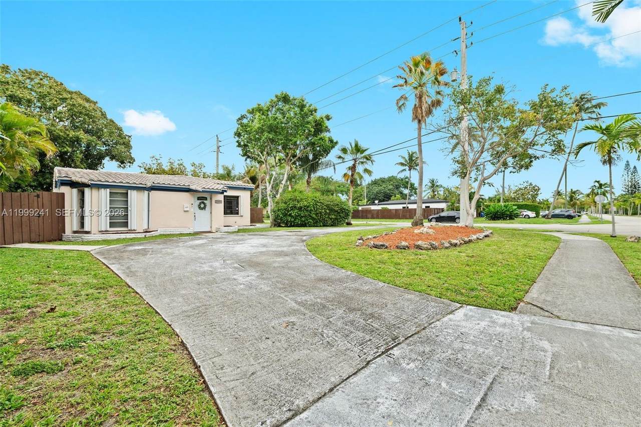 1395 177th St - Photo 1