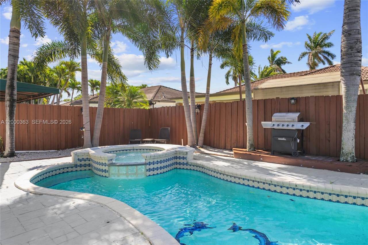 https://bt-photos.global.ssl.fastly.net/miami/1280_boomver_1_A12000363-2.jpg