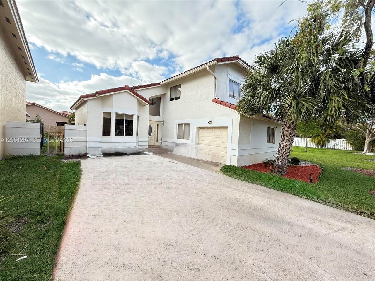 18318 61st Ct - Photo 1