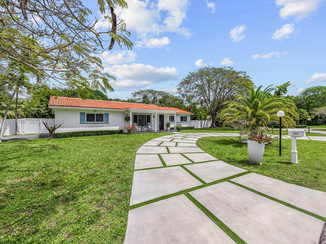 https://bt-photos.global.ssl.fastly.net/miami/1280_boomver_1_A12002379-2.jpg