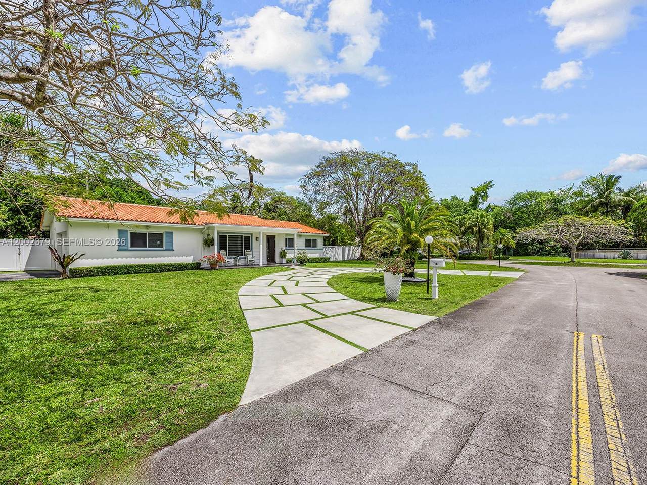 https://bt-photos.global.ssl.fastly.net/miami/1280_boomver_1_A12002379-2.jpg