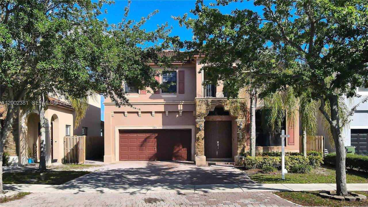 685 37th Pl - Photo 1