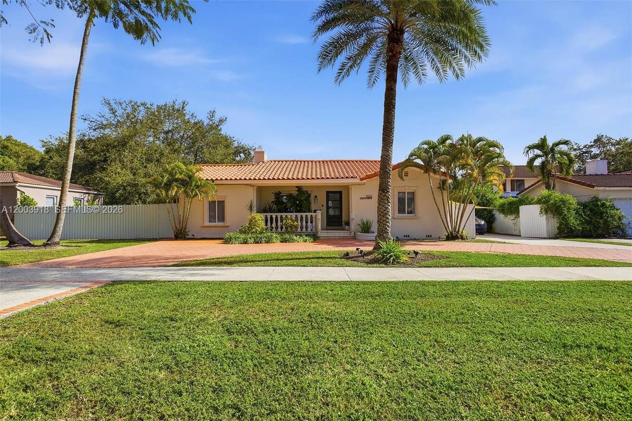 565 South Dr - Photo 1
