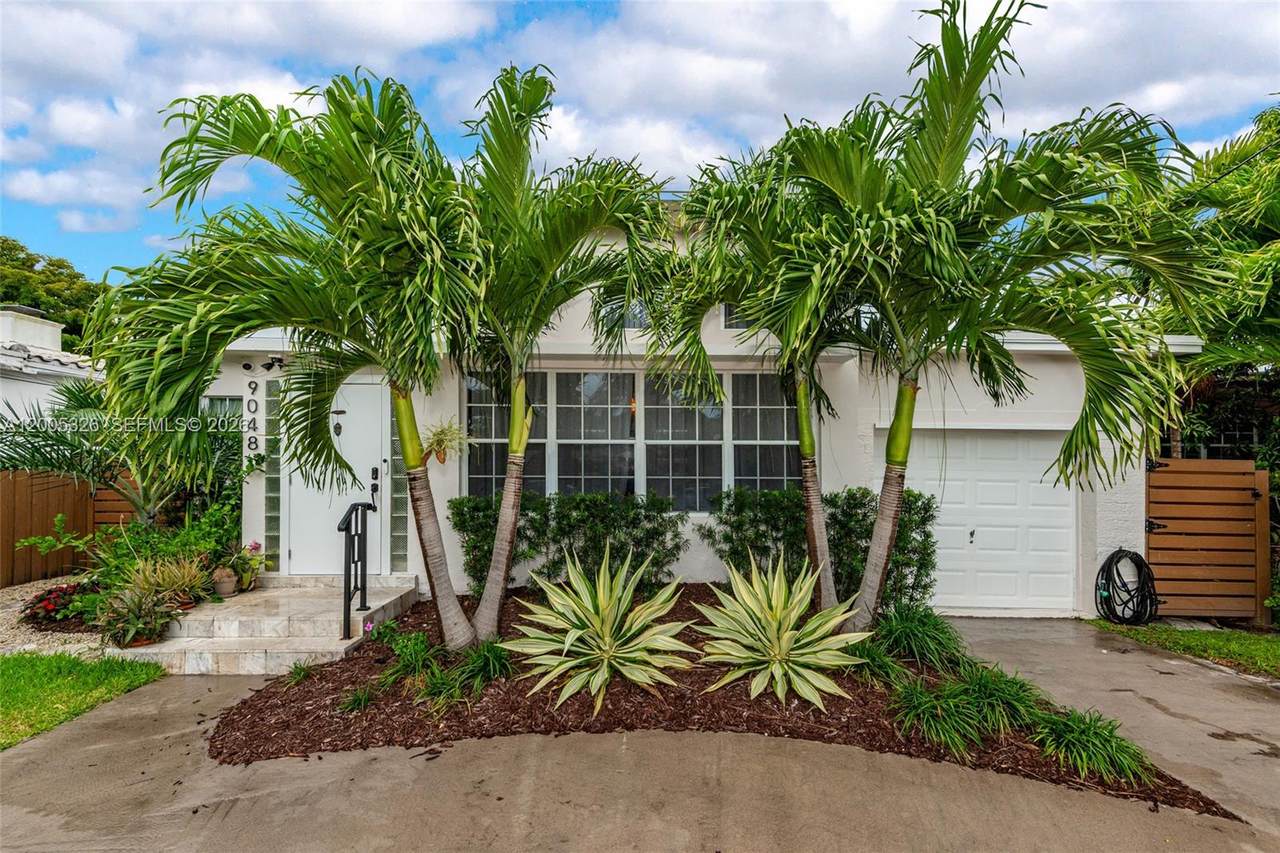 9048 Carlyle Ave - Photo 1
