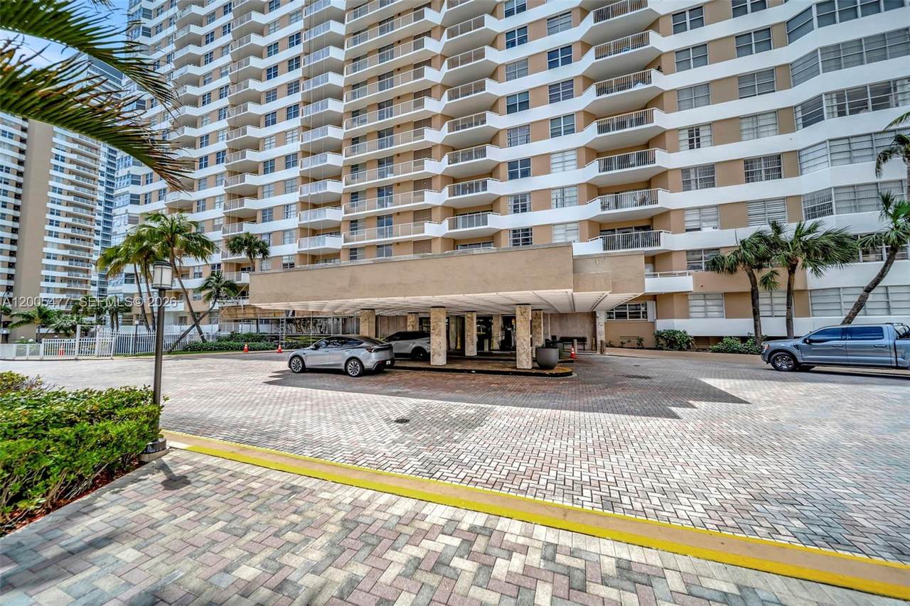 1985 Ocean Dr - Photo 1