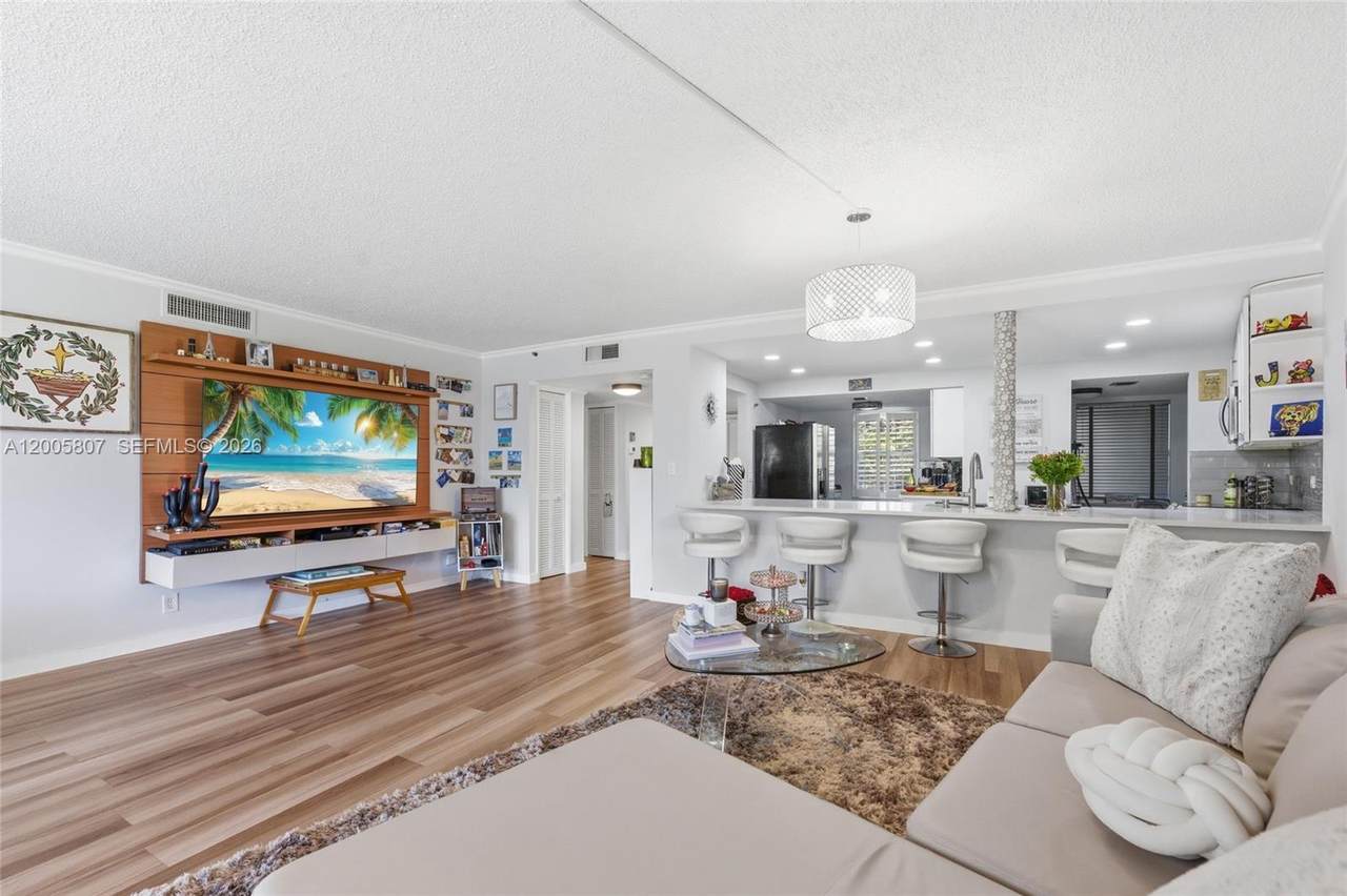 625 Oaks Dr - Photo 1