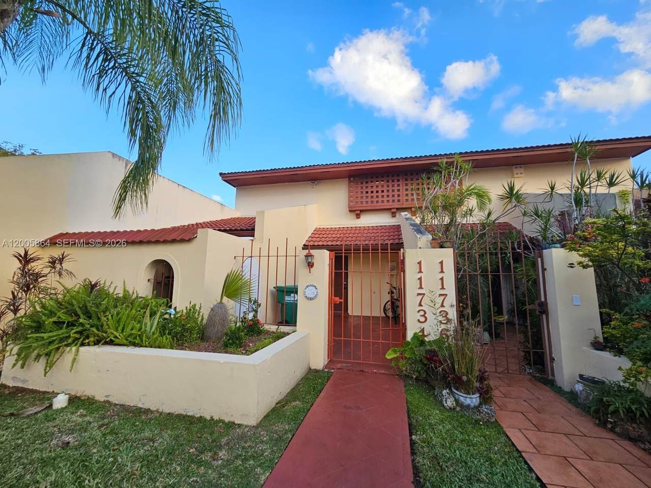 11734 112th Ln - Photo 1